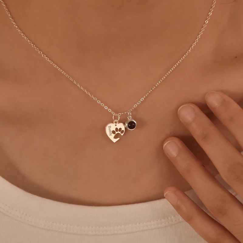 Collezione IN.CISO   ✔ Pet Amour  Collana personalizzata con nome e zampa, che proietta la tua foto